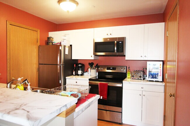 Building Photo - 1352 Cunat Ct