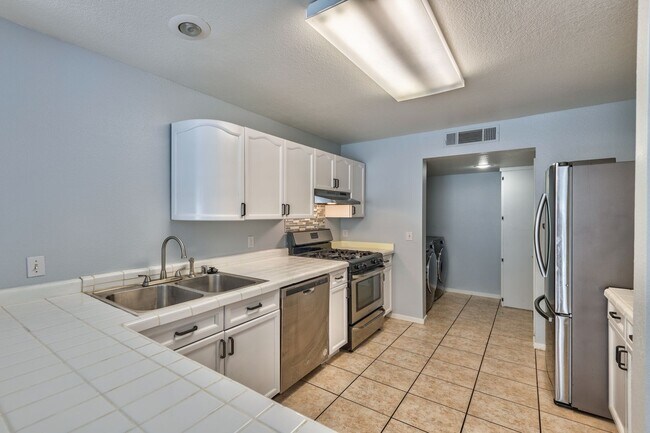 Foto del edificio - 7736 Allerton Ave