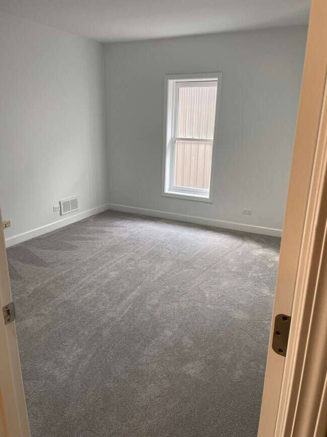 BEDROOM 2 - 113 W Railroad Ave