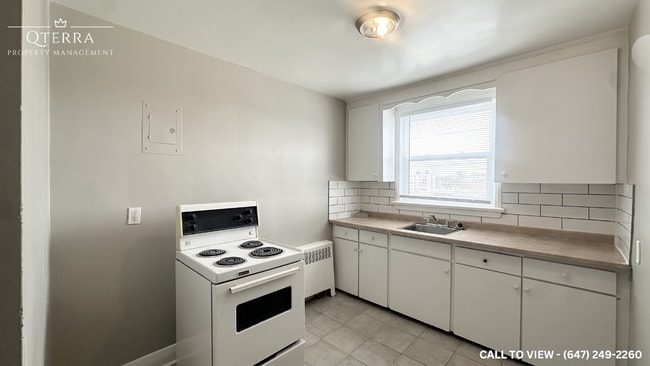 Building Photo - 1007 Adelaide St N