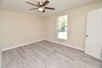 Building Photo - 220 Westward Ave