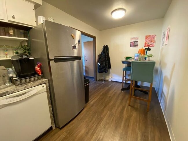 Foto del edificio - $1,300 | 2 Bedroom, 1 Bathroom Apartment |...