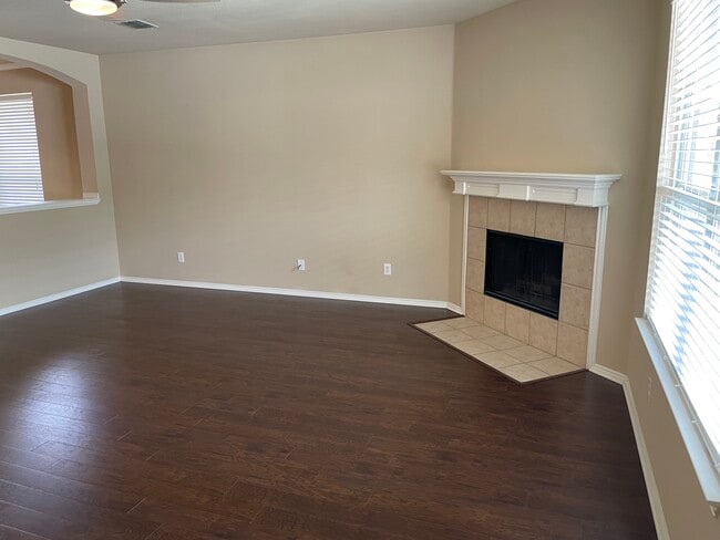Family Room - 1046 Elm Dr