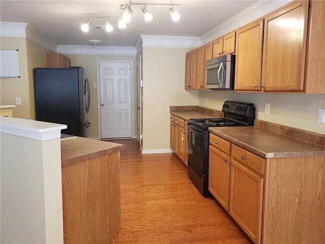 Building Photo - 3050 Centerglen Ln