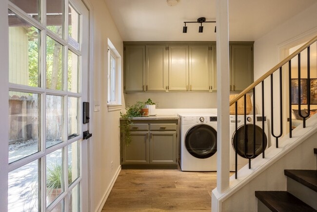 Building Photo - Ultra Unique Chico Tree House in The Avenues