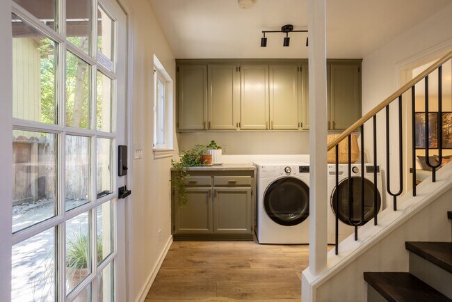 Foto del edificio - Ultra Unique Chico Tree House in The Avenues