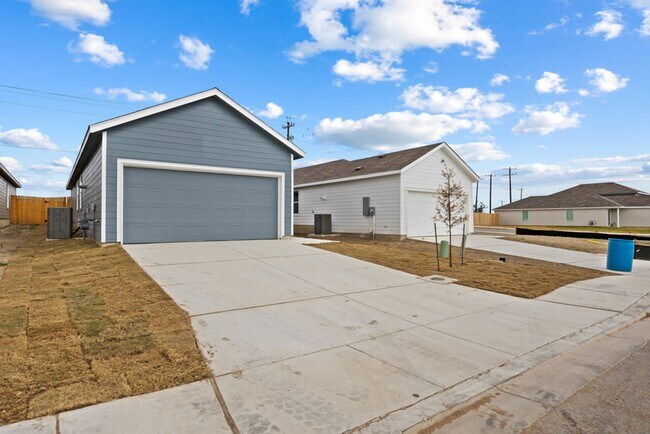 Building Photo - 5724 Mangas Cir