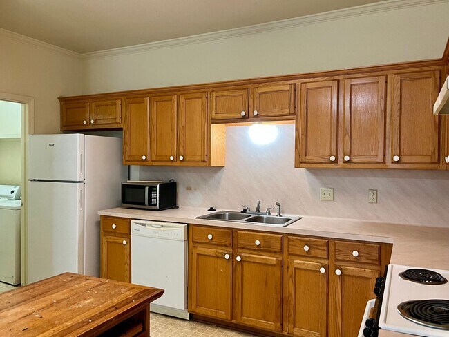 Foto del edificio - 3br/2ba house with backyard, dbl carport, minutes from LSU!