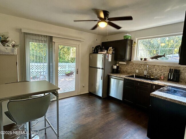 Building Photo - 1321 Pine Grove Ct
