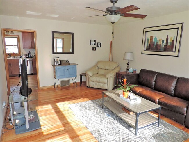 Foto del edificio - $2,200 | 3 Bedroom, 3 Bathroom House | Pet Friendly* | Available for August 1st, 2026 Move In!