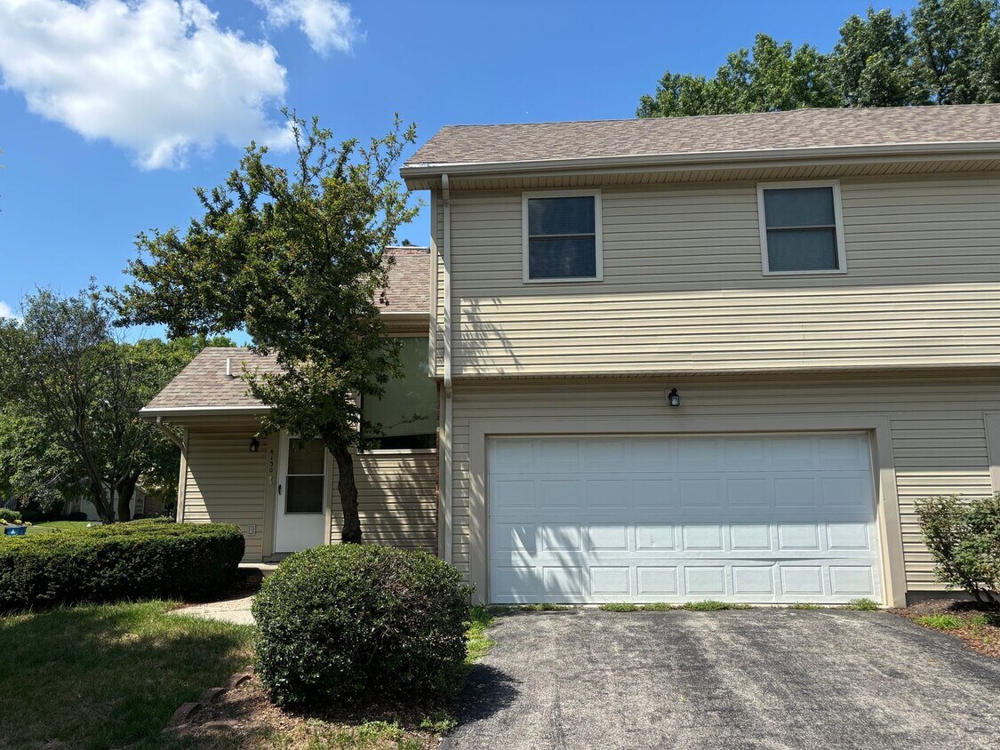 Primary Photo - Sylvania Three Bedroom Townhome