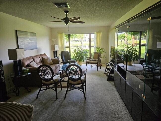 Foto del edificio - 5753 Spindle Palm Ct