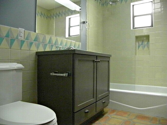 Building Photo - 512 Laguna Blvd SW