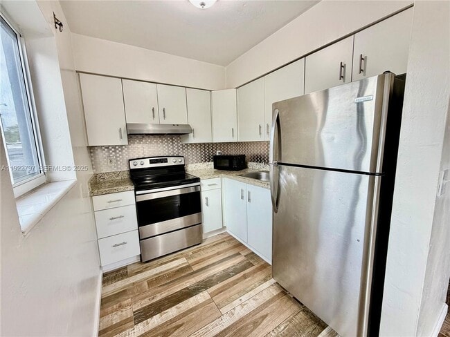 Building Photo - 1821 N 17th Ct