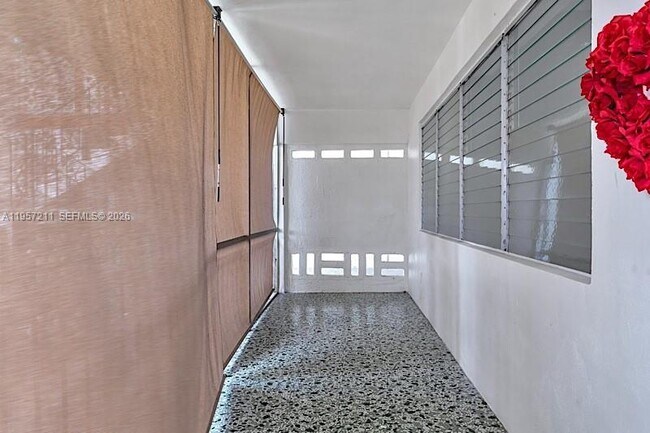 Foto del edificio - 1450 NE 170th St