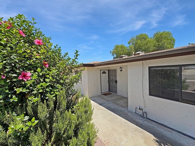 Building Photo - Spacious 4-Bedroom Retreat in the Heart of...