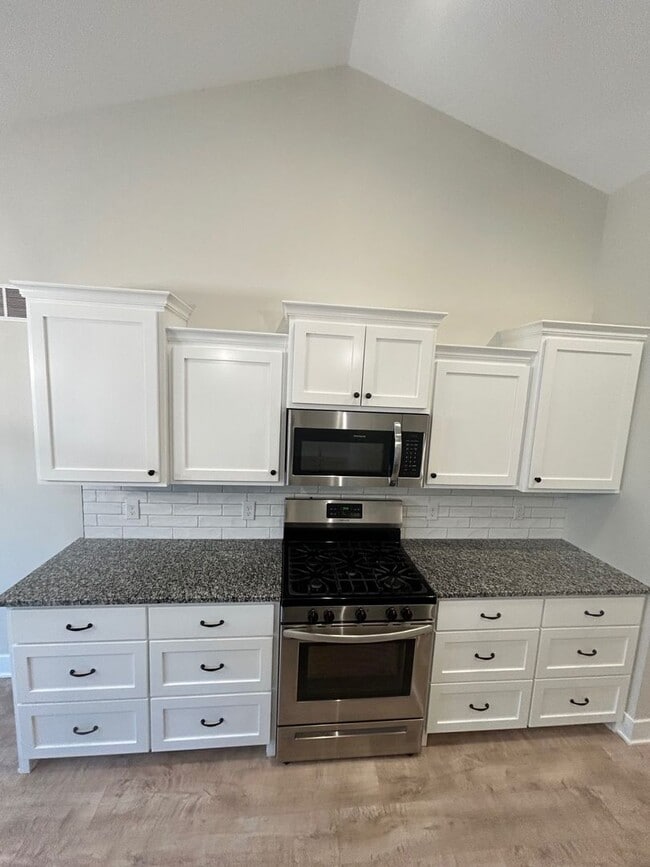 Building Photo - 3837 Delia Dr