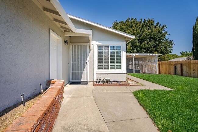 Building Photo - 1821 Alamo Dr