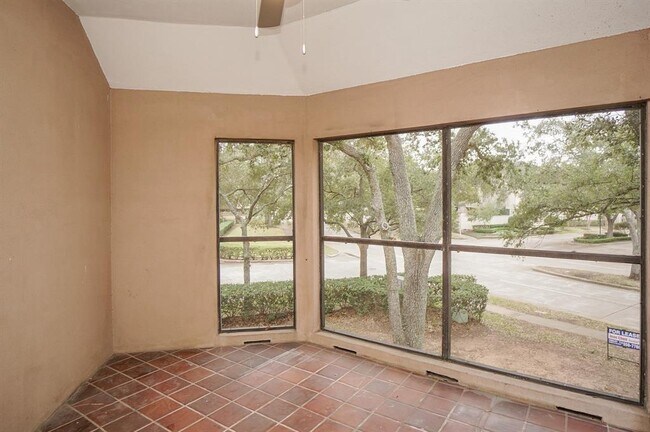 Foto del edificio - 4144 Greystone Way