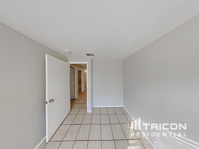 Building Photo - 1243 Piney Branch Cir