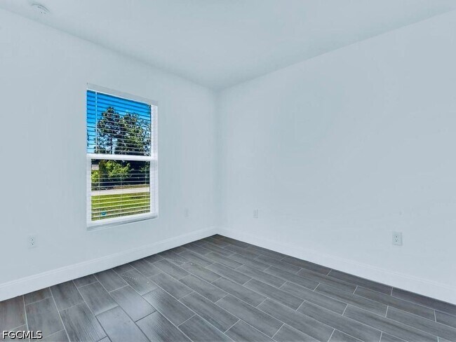 Building Photo - 851 Bedford Dr