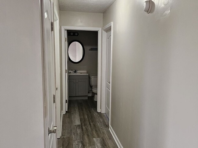 Foto del edificio - 972 Crosby Ln