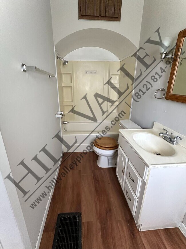Foto del edificio - Charming Two Bedroom Home