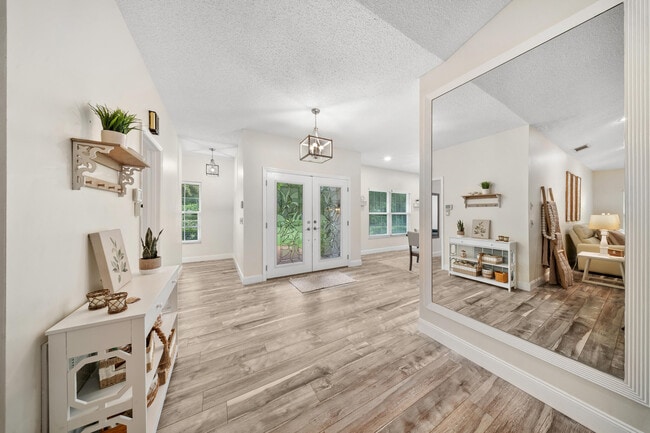 Building Photo - 7903 Plantation Lakes Dr