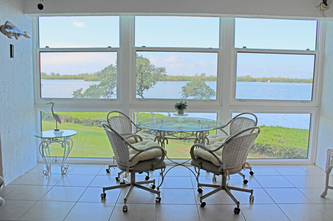 Building Photo - 4782 Independence Dr