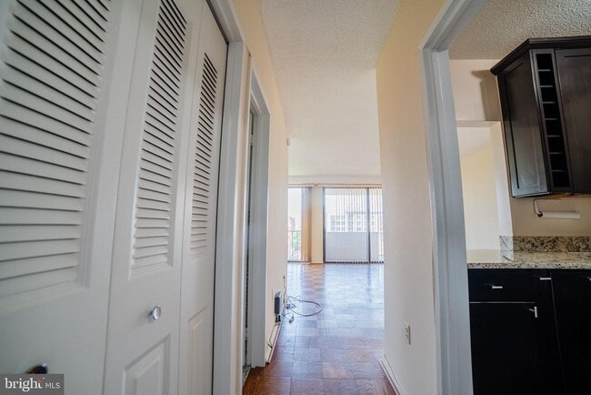 Building Photo - 4141 Henderson Rd