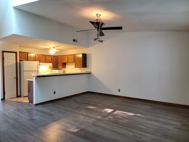 Building Photo - 3550 Clover Meadows Dr