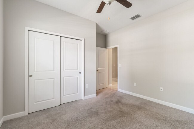 Building Photo - Spacious 4 bed, 3 Bath Terra Bella Home fo...