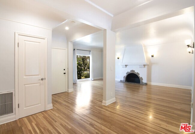 Foto del edificio - 6440 W 6th St