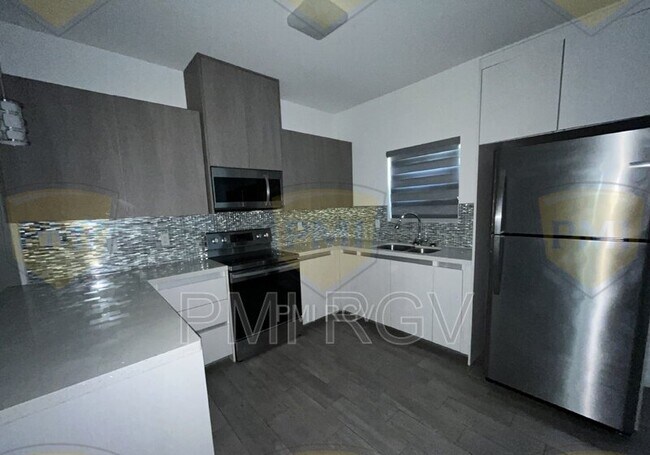 Foto del edificio - 805 W Garrison Dr