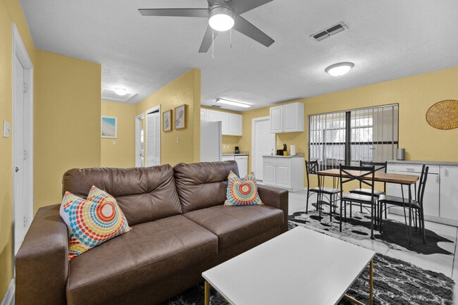 Building Photo - 737 SE 4th Ave