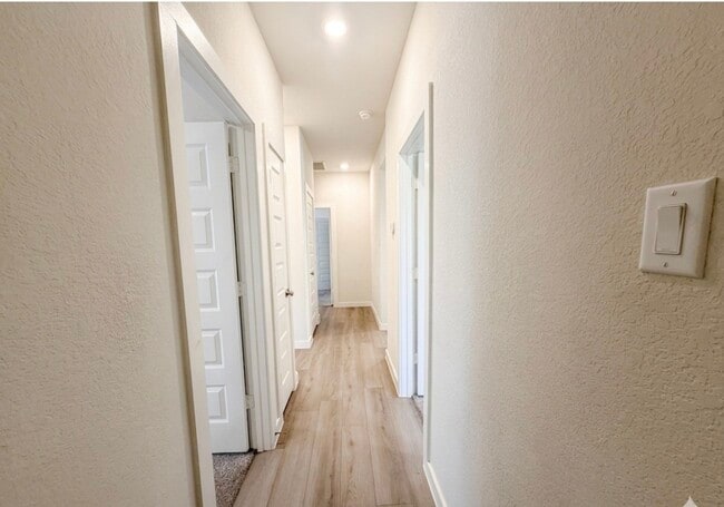 Foto del edificio - 5549 Madden Ln
