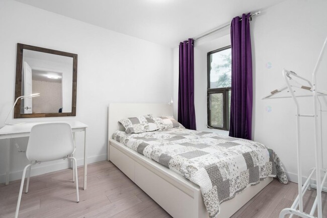 Building Photo - 1711 R. Saint-Denis