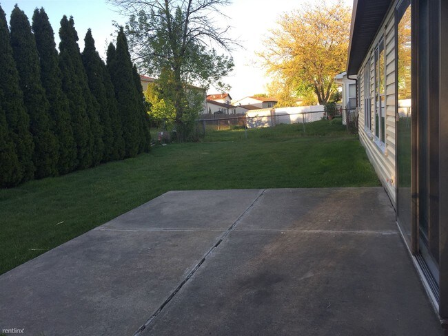 Building Photo - 120 Brookside Dr