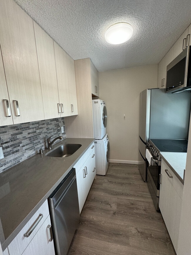 Photo - 400 Hobron Ln Townhome