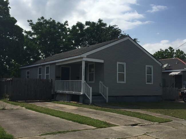 Side view of house - 5306 Wilton Dr