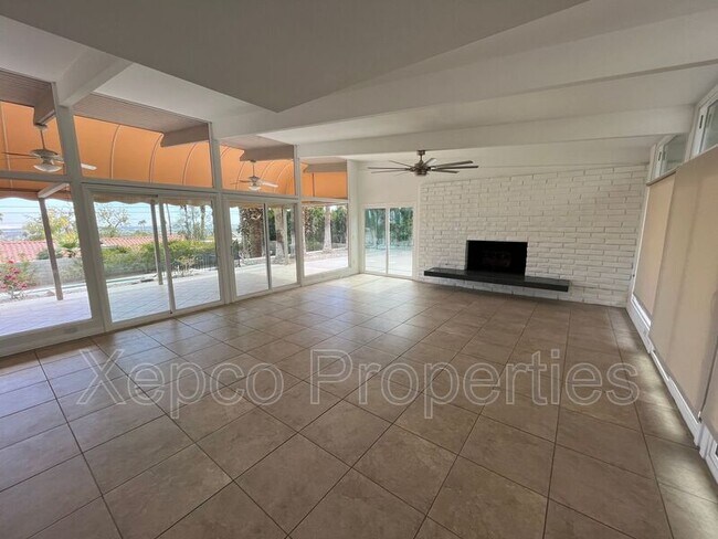 Foto del edificio - 2300 N Janis Dr