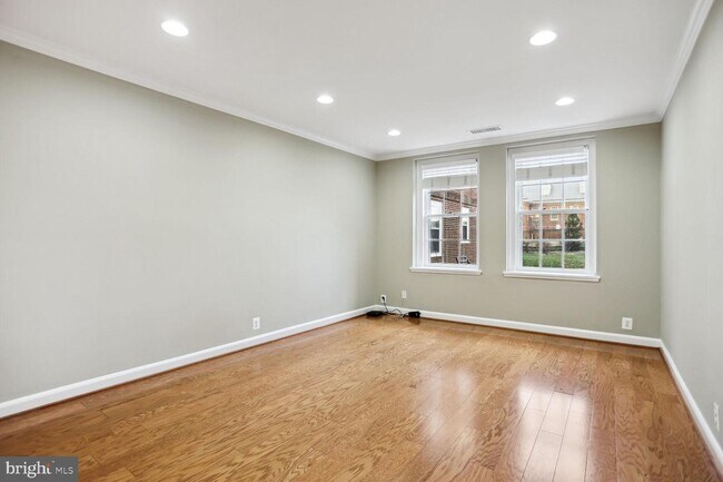 Foto del edificio - 3807 Rodman St NW