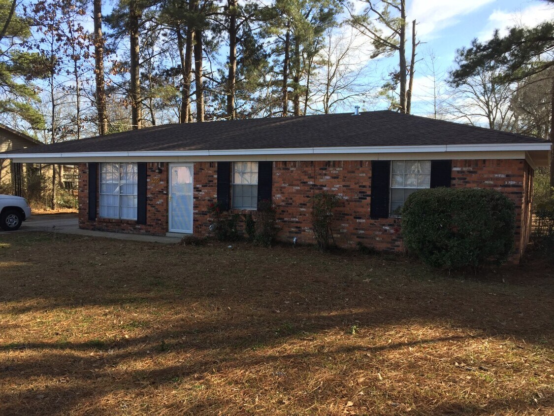 Primary Photo - 905 Parish Dr