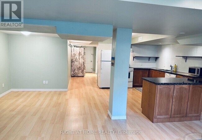 Photo du bâtiment - 163 Williamson Dr E
