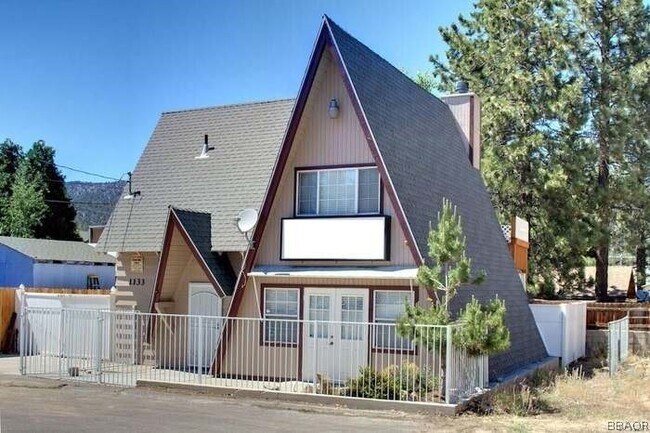 Foto del edificio - 1133 W Big Bear Blvd