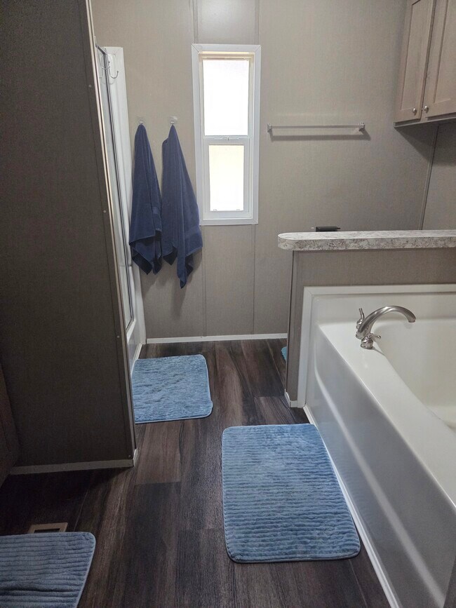 Baño del dormitorio principal - 335 Hillcrest Ave