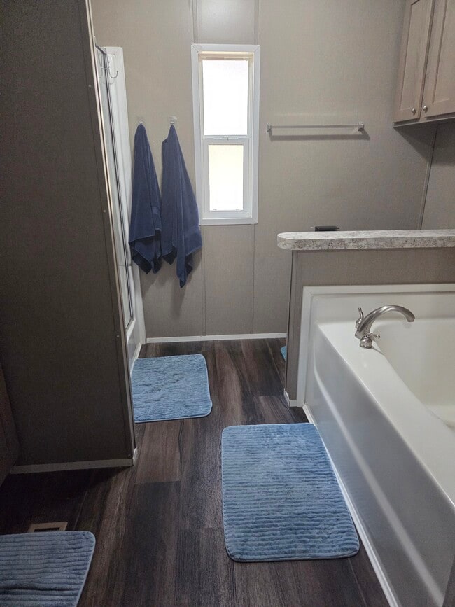 Master bedroom bathroom - 335 Hillcrest Ave