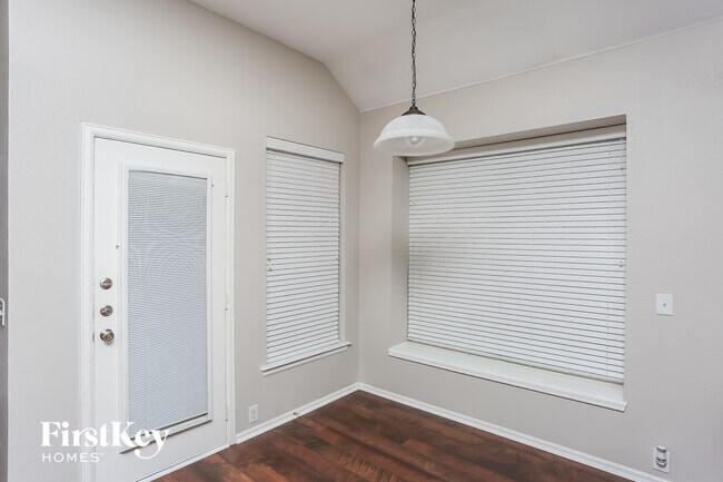 Building Photo - 2852 Maple Creek Dr