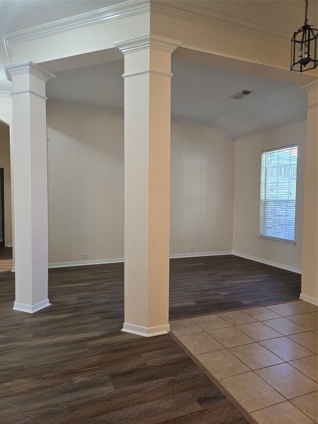 Foto del edificio - 2706 Courtyard Ln