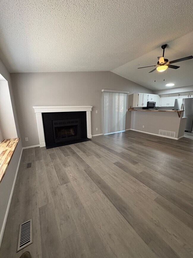 Foto del edificio - Newly Remodeled 3 Bedroom 2 Bath Home on Huge Corner Lot